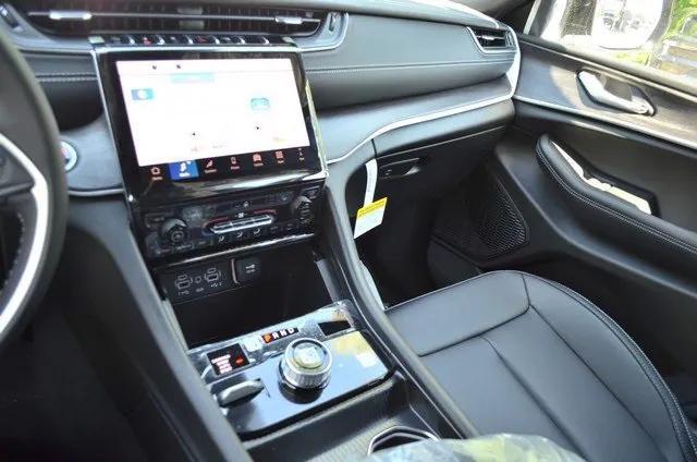 new 2025 Jeep Grand Cherokee car, priced at $47,308