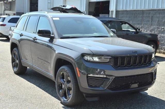 new 2025 Jeep Grand Cherokee car, priced at $49,121