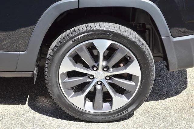 used 2022 Jeep Cherokee car, priced at $27,987