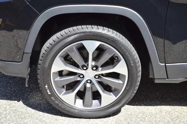 used 2022 Jeep Cherokee car, priced at $27,987