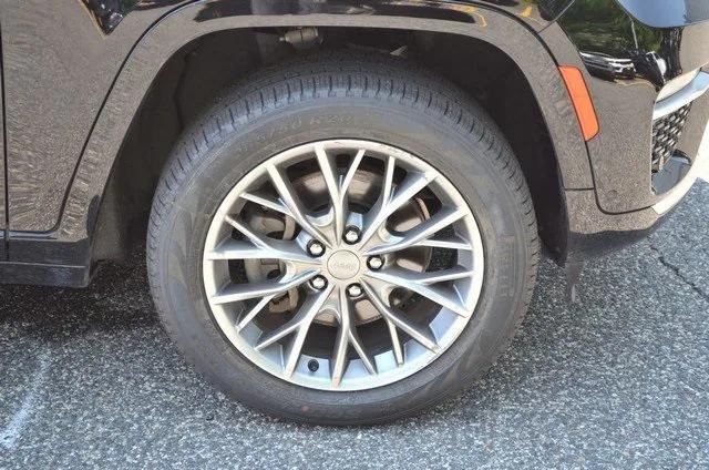 used 2022 Jeep Grand Cherokee car, priced at $45,987