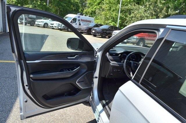 used 2022 Jeep Grand Cherokee car, priced at $30,987