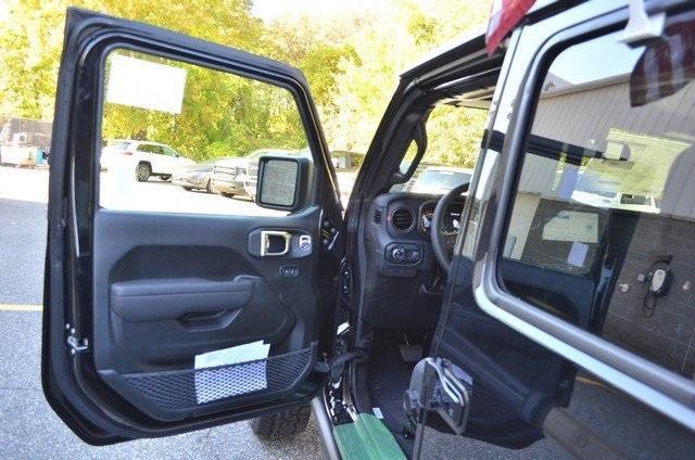 new 2025 Jeep Gladiator car, priced at $58,600