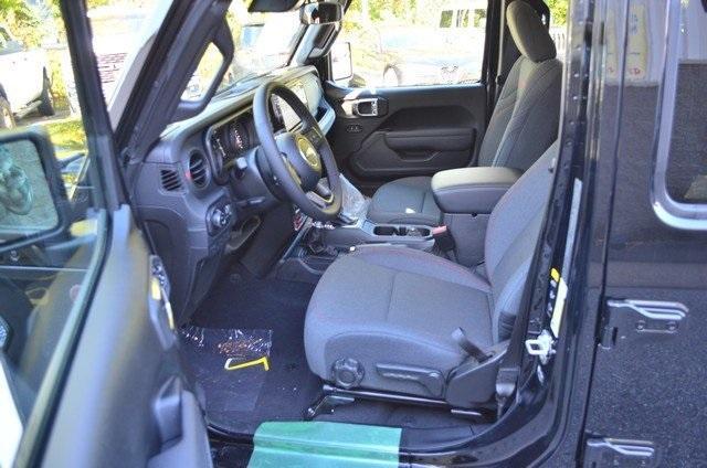 new 2025 Jeep Gladiator car, priced at $58,600