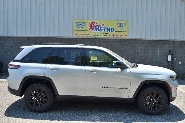 new 2024 Jeep Grand Cherokee car, priced at $45,445