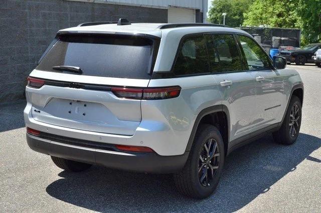 new 2024 Jeep Grand Cherokee car, priced at $45,445