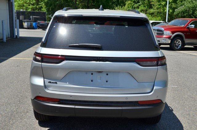 new 2024 Jeep Grand Cherokee car, priced at $45,445