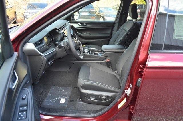 new 2025 Jeep Grand Cherokee car, priced at $42,375