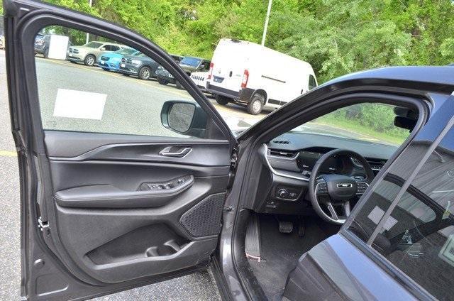 new 2025 Jeep Grand Cherokee L car, priced at $46,670