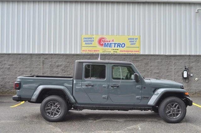 new 2025 Jeep Gladiator car, priced at $45,255