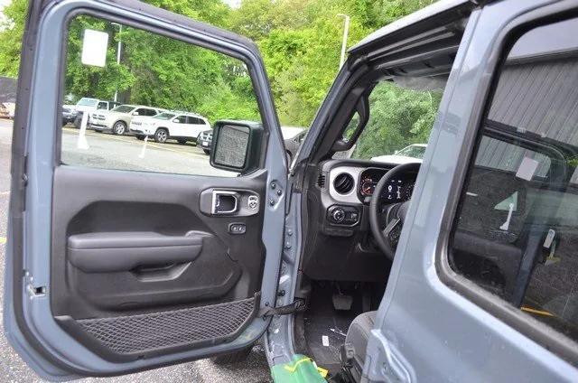new 2025 Jeep Gladiator car, priced at $45,255
