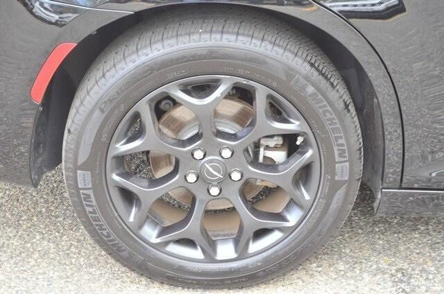 used 2023 Chrysler 300 car
