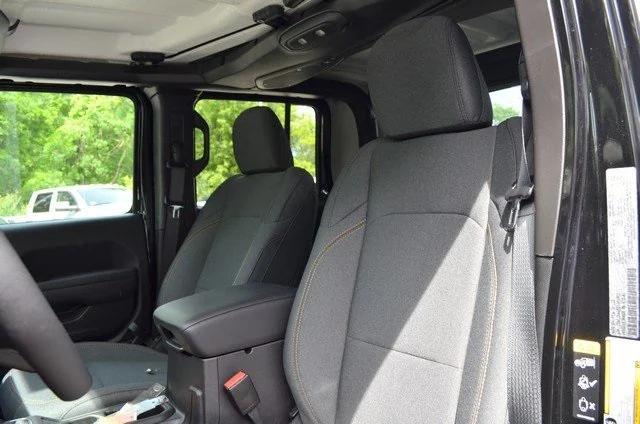 new 2025 Jeep Gladiator car, priced at $48,276