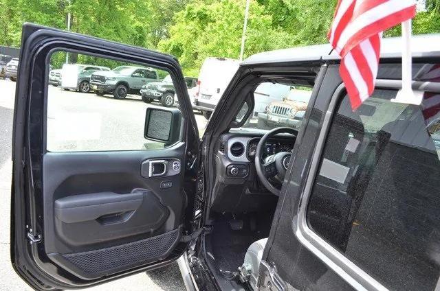 new 2025 Jeep Gladiator car, priced at $48,276
