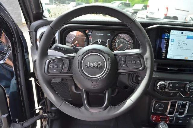 new 2025 Jeep Gladiator car, priced at $48,276