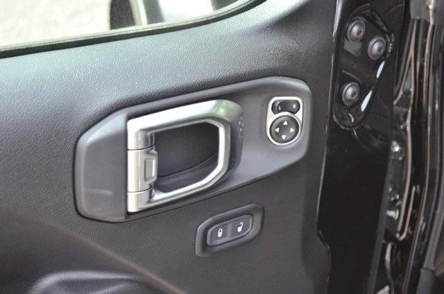 new 2025 Jeep Gladiator car, priced at $48,276