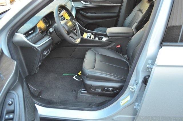 new 2025 Jeep Grand Cherokee car, priced at $52,735