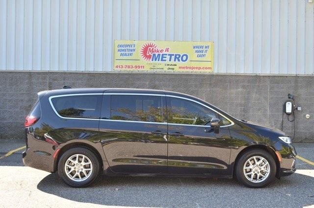 used 2023 Chrysler Pacifica car, priced at $25,987