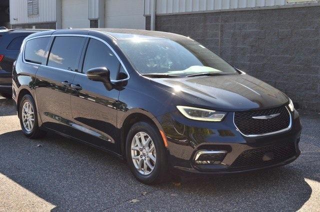 used 2023 Chrysler Pacifica car, priced at $25,987