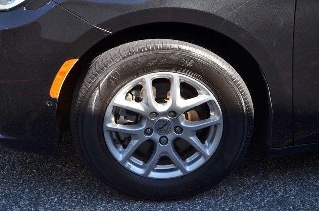 used 2023 Chrysler Pacifica car, priced at $25,987