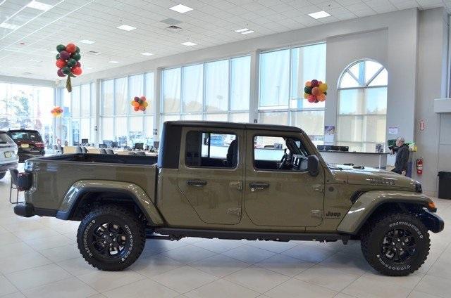 new 2025 Jeep Gladiator car, priced at $53,430