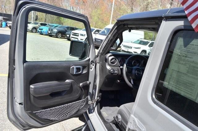 used 2022 Jeep Gladiator car, priced at $31,987
