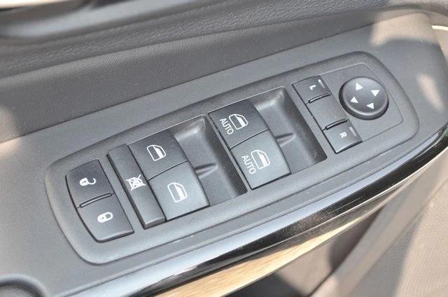 used 2023 Jeep Cherokee car, priced at $23,987