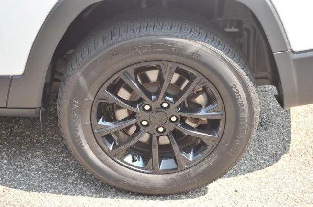 used 2023 Jeep Cherokee car, priced at $23,987