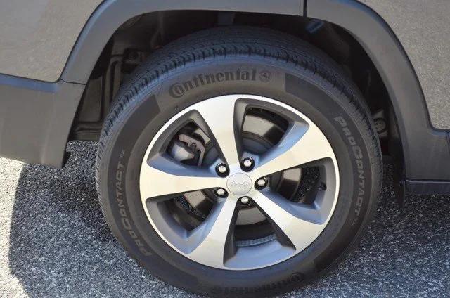 used 2021 Jeep Cherokee car, priced at $25,487