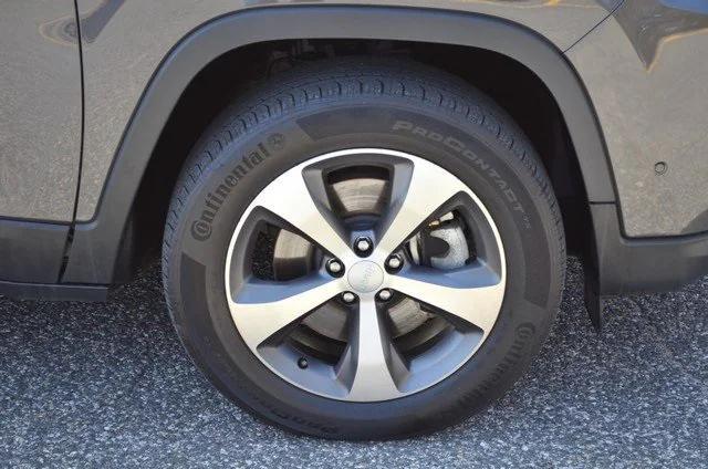 used 2021 Jeep Cherokee car, priced at $25,487
