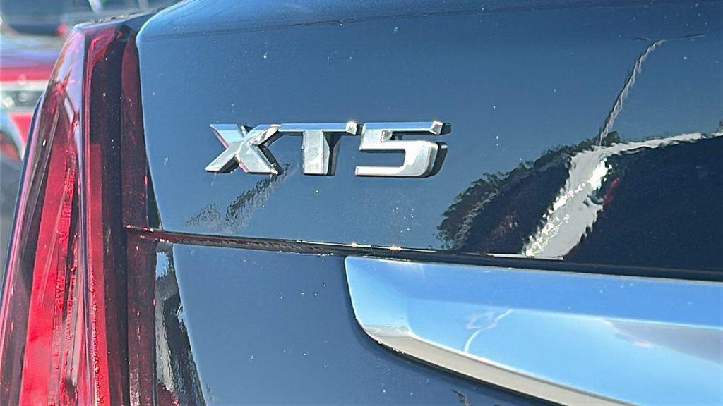 used 2022 Cadillac XT5 car, priced at $33,477