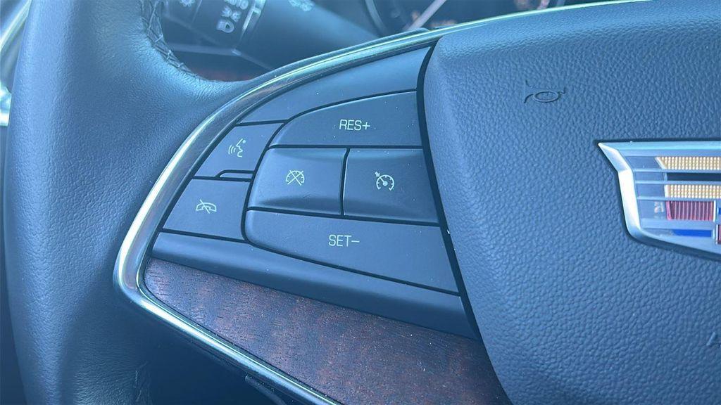 used 2022 Cadillac XT5 car, priced at $33,477