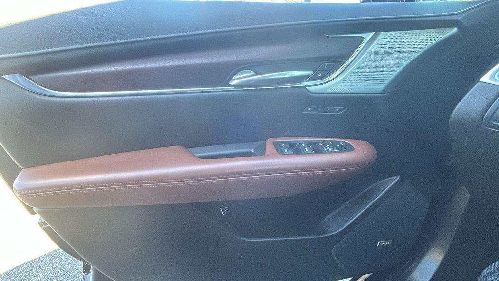 used 2022 Cadillac XT5 car, priced at $33,477