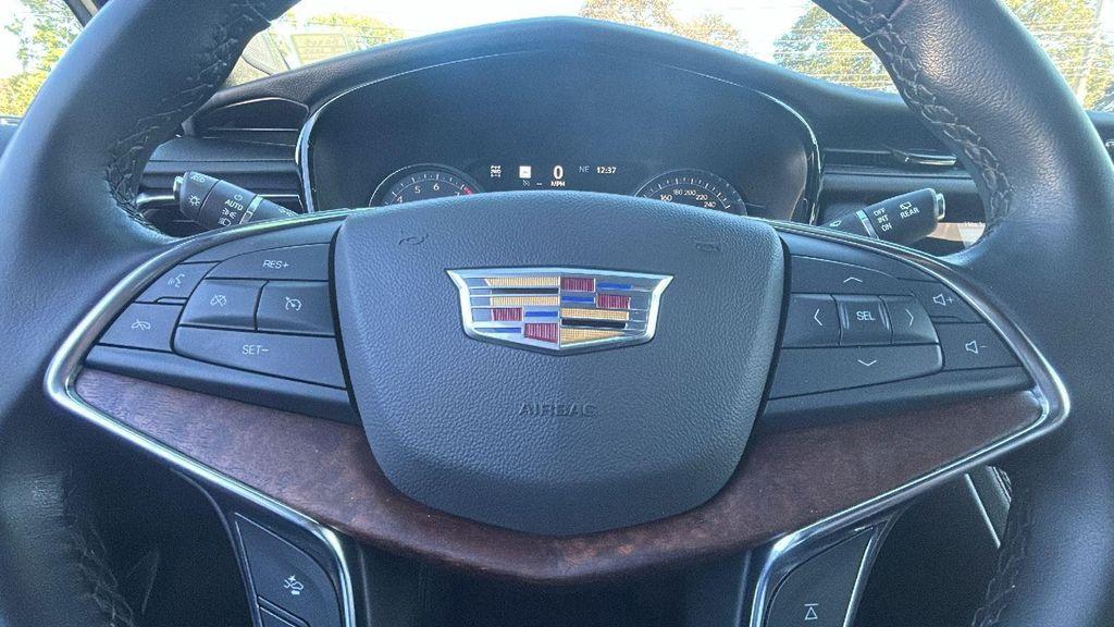 used 2022 Cadillac XT5 car, priced at $33,477