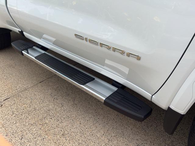 new 2025 GMC Sierra 1500 car, priced at $39,000