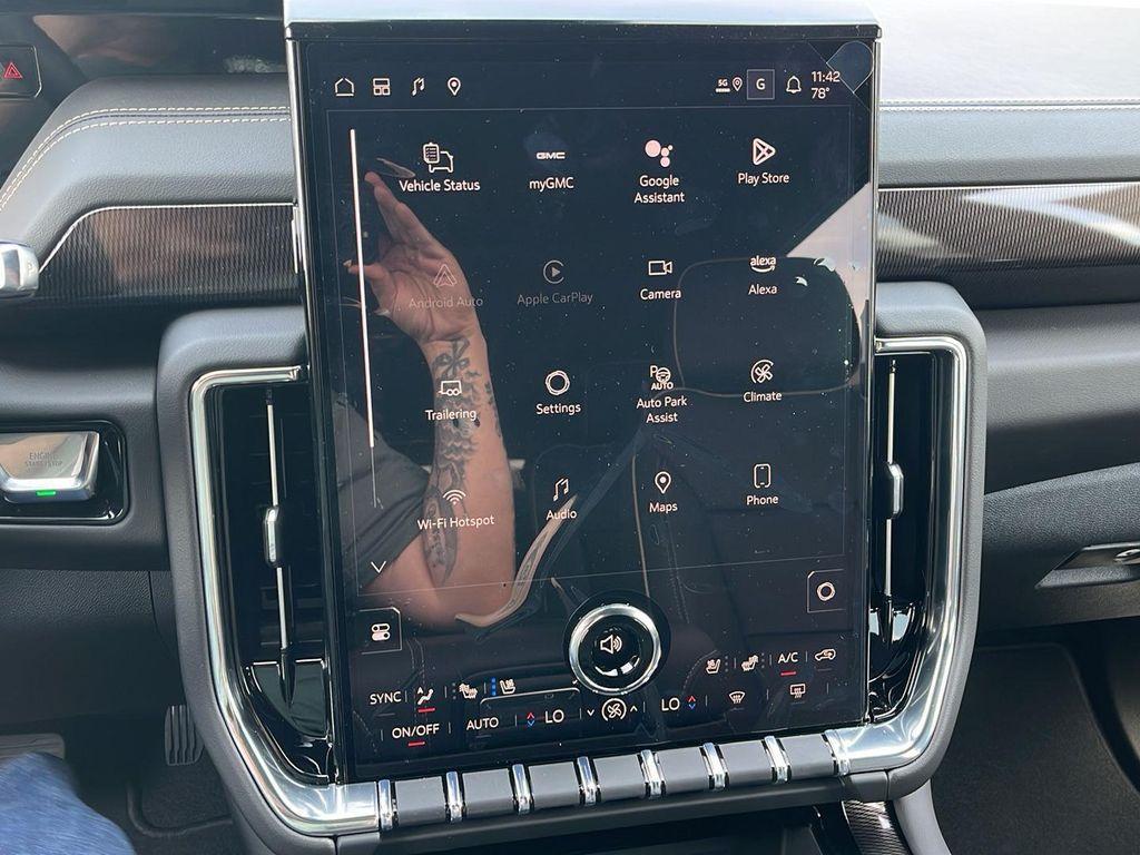 new 2025 GMC Yukon XL car, priced at $76,833