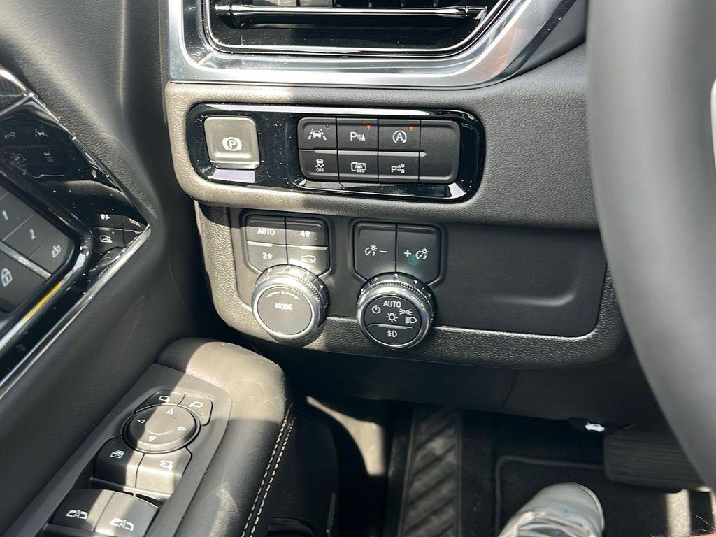 new 2025 GMC Yukon XL car, priced at $76,833