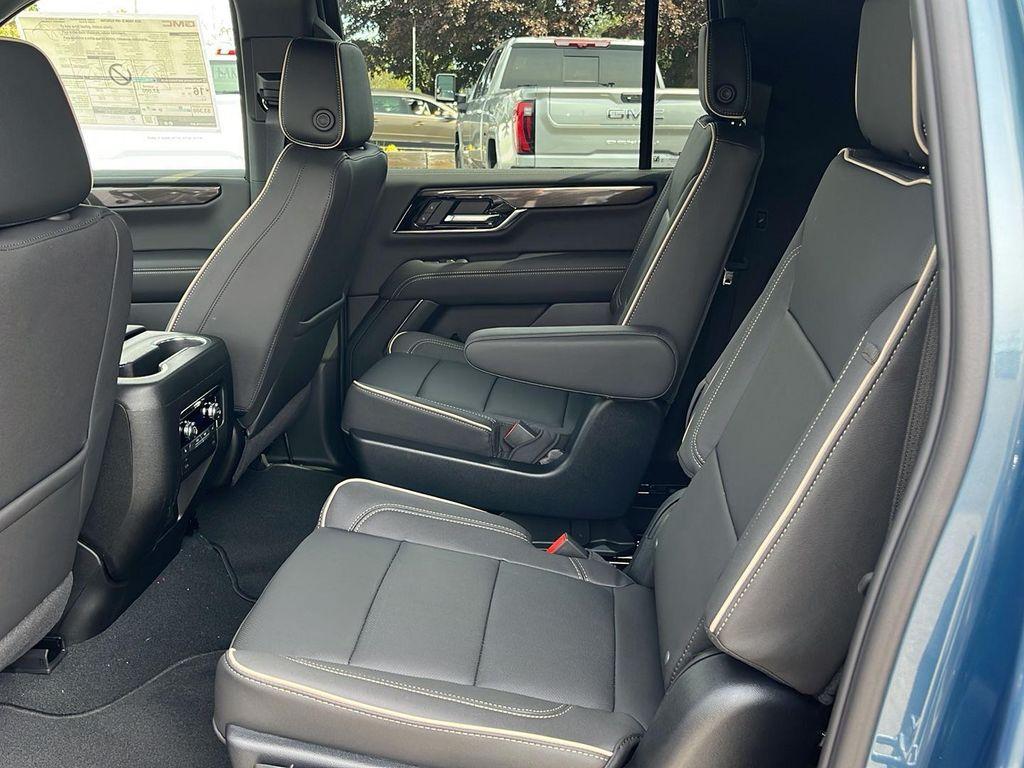 new 2025 GMC Yukon XL car, priced at $76,833