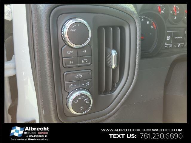 new 2025 GMC Sierra 1500 car, priced at $40,204