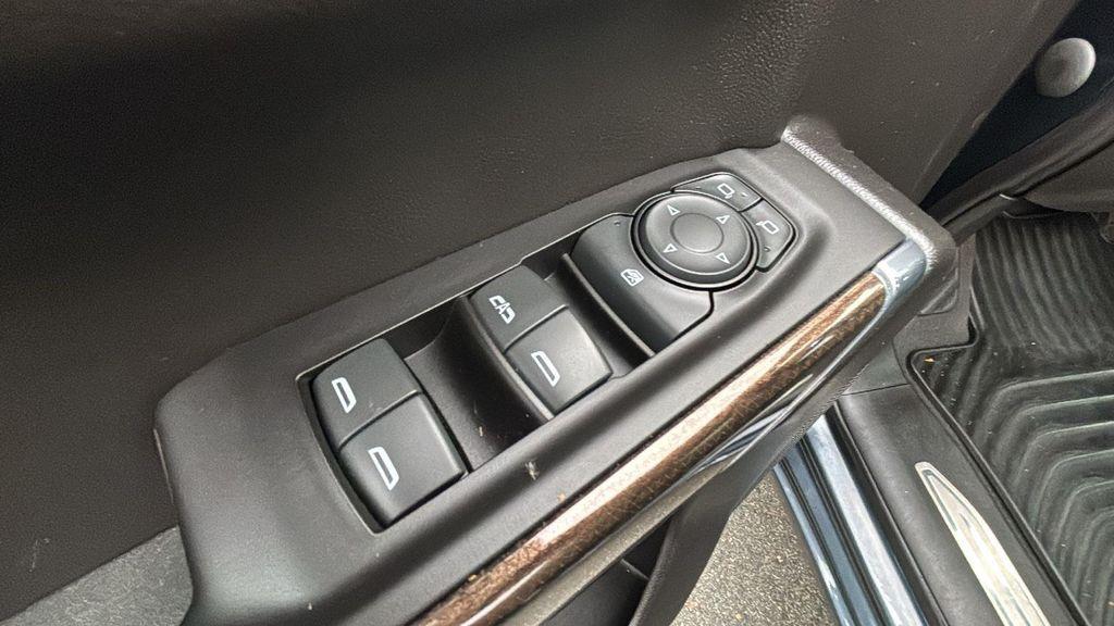 used 2022 Chevrolet Silverado 1500 car, priced at $33,621