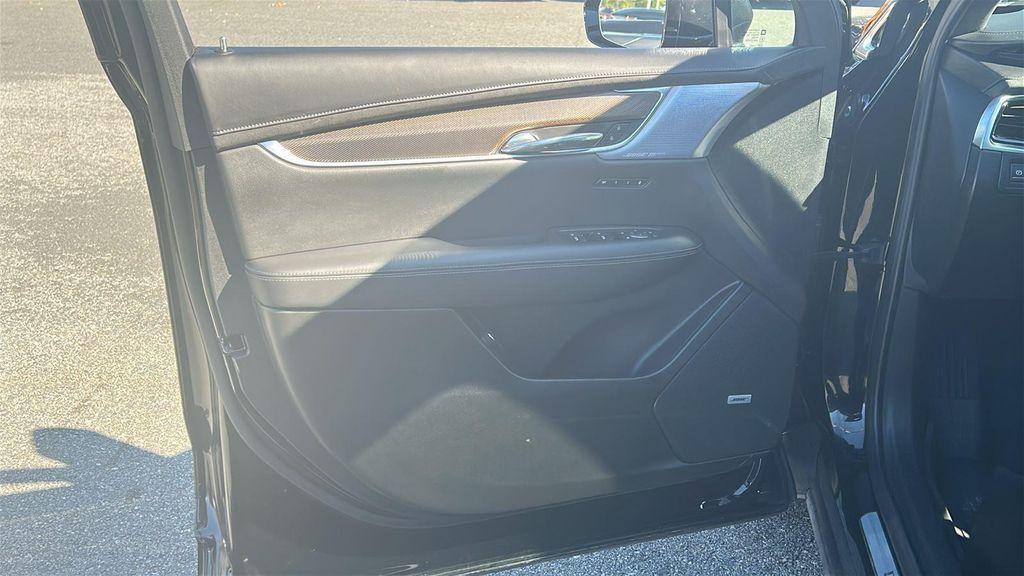 used 2024 Cadillac XT6 car, priced at $49,987