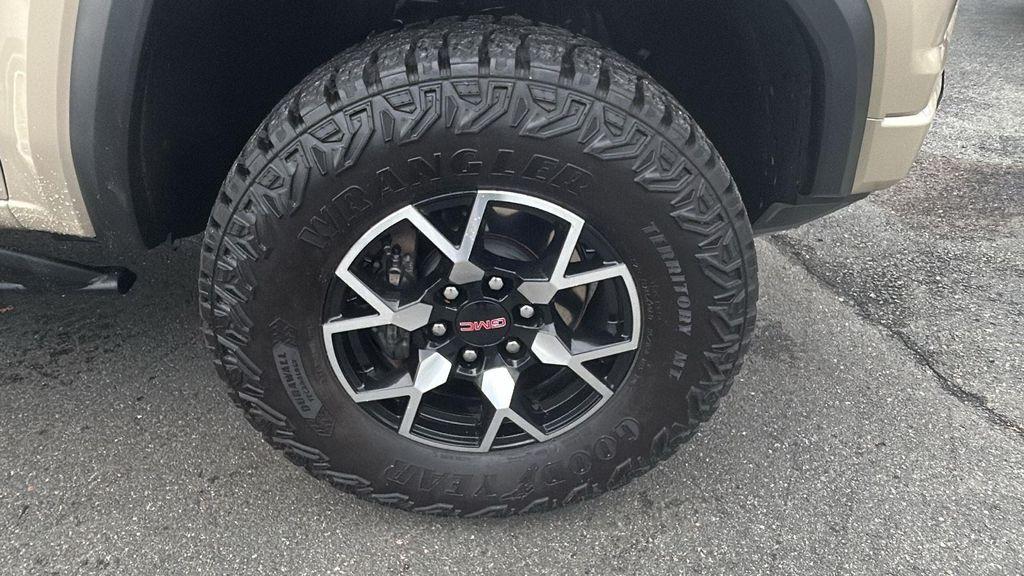 new 2024 GMC Canyon car, priced at $49,118