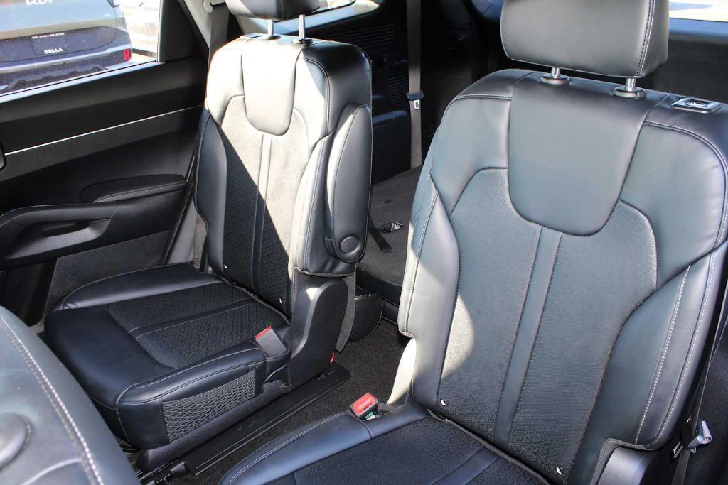 used 2023 Kia Sorento Hybrid car, priced at $31,995