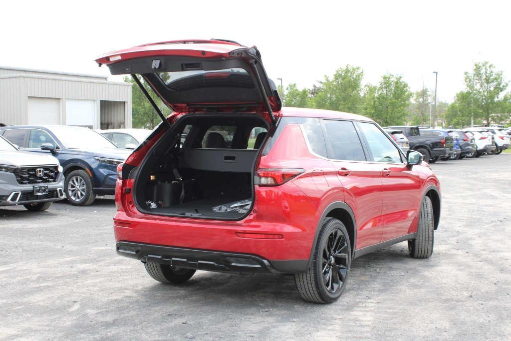 new 2024 Mitsubishi Outlander car, priced at $35,404