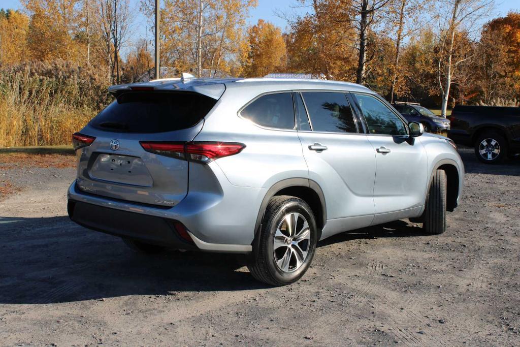 used 2020 Toyota Highlander car, priced at $31,999