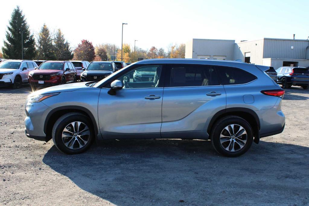 used 2020 Toyota Highlander car, priced at $31,999