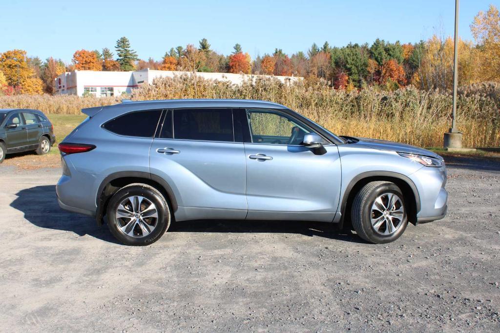 used 2020 Toyota Highlander car, priced at $31,999