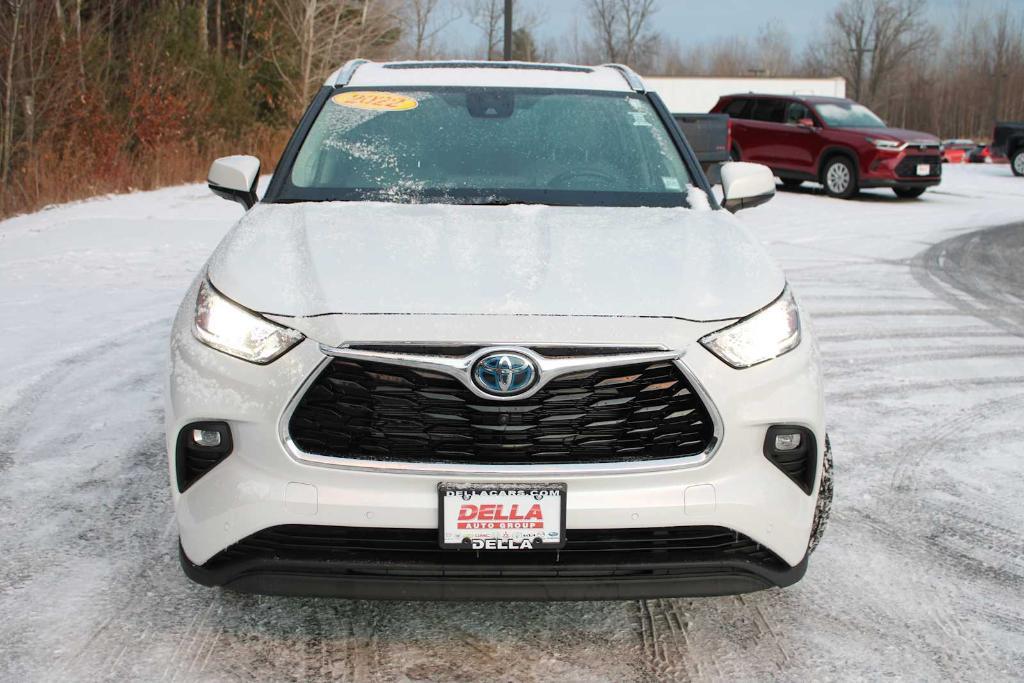 used 2022 Toyota Highlander Hybrid car, priced at $36,248