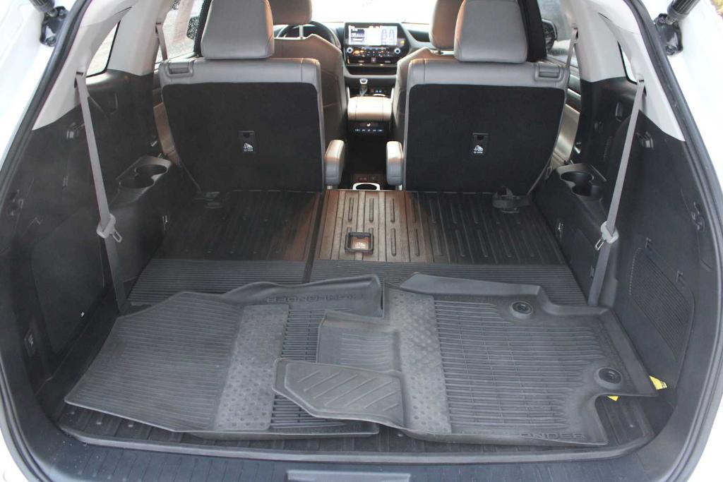 used 2022 Toyota Highlander Hybrid car, priced at $36,248