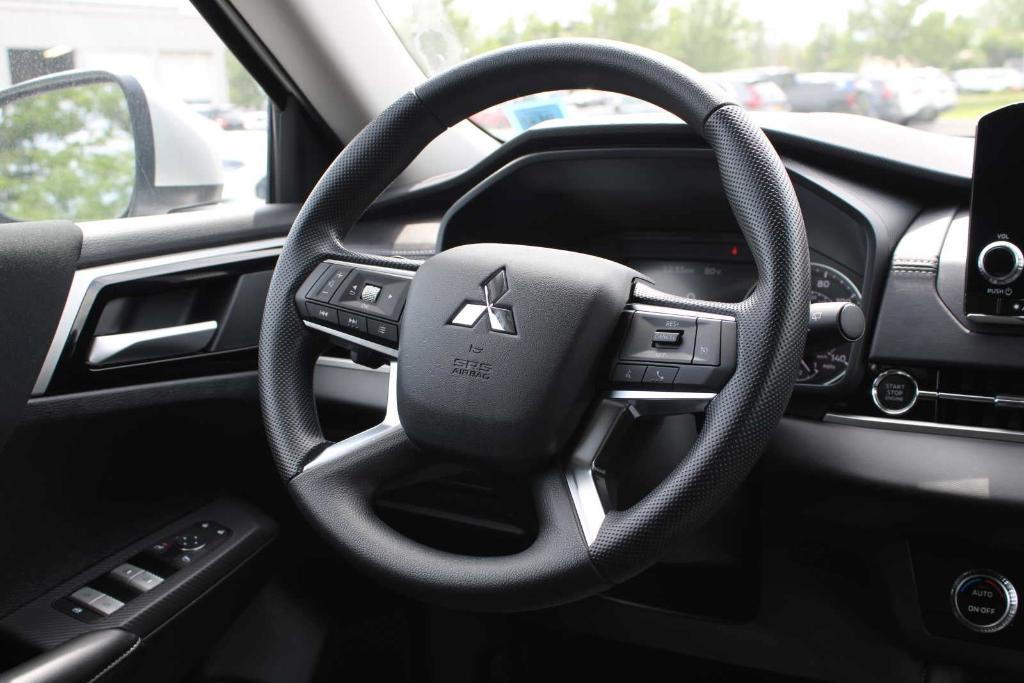 new 2024 Mitsubishi Outlander car, priced at $30,884